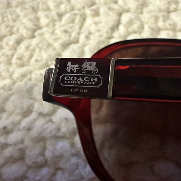 Coach burgundy/red women’s sunglasses - Picture 4 of 5